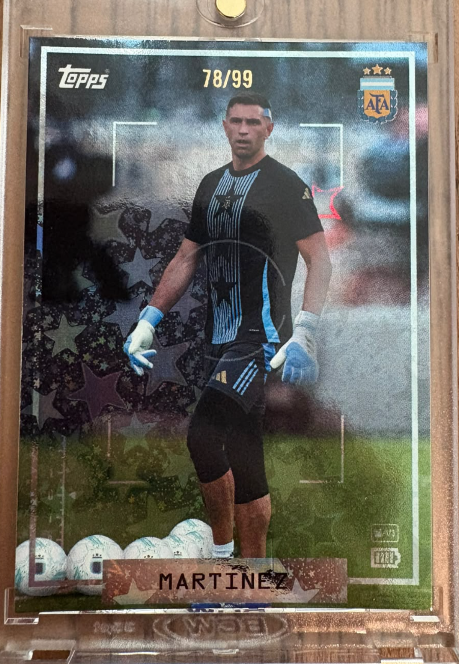 2025 Topps Focus Argentina Emiliano Martínez Numbered Parallel 78/99
