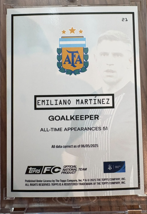 2025 Topps Focus Argentina Emiliano Martínez Numbered Parallel 78/99